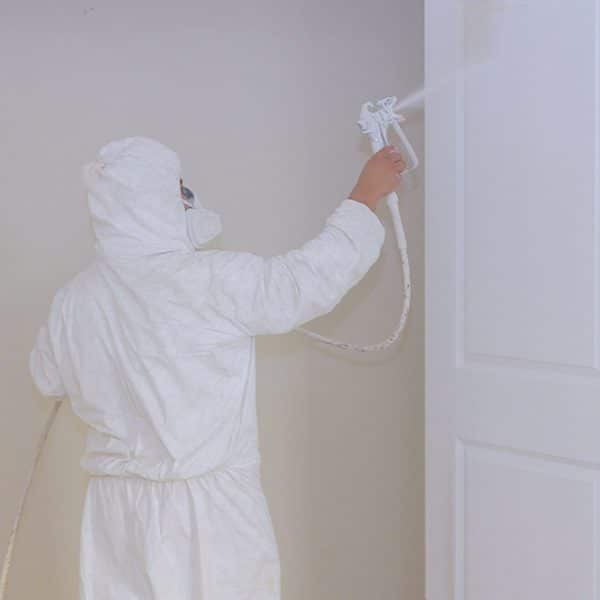 Master,Painting,Wood,Doors,With,Spray,Gun,Processing,Painting,Base